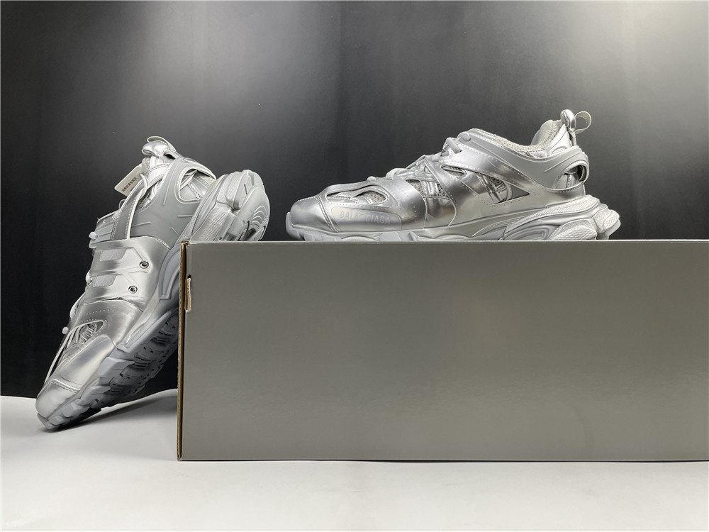 TRIPLE-S SNEAKER